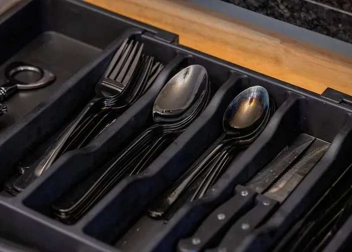 Joliet Cozy Oasis 4Br