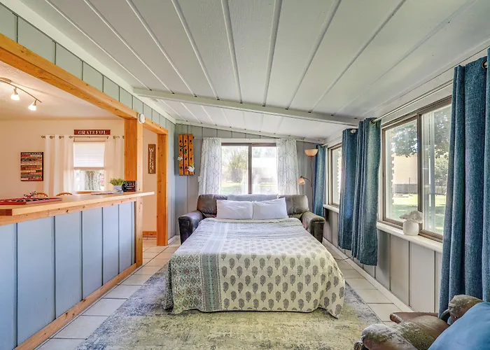 Riverfront Dixon, Illinois, Vacation Rental!